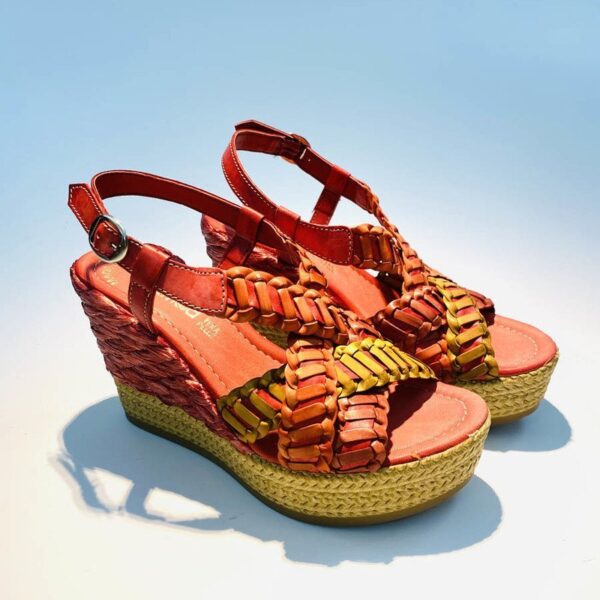 Sandalo donna zeppa alta pelle fondo gomma colorata corallo artigianale made in italy samoa