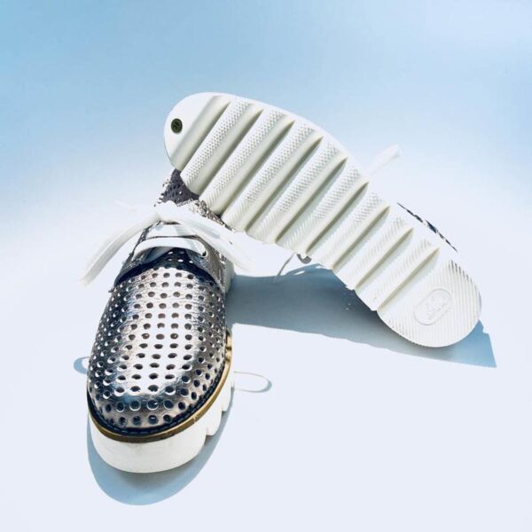 Sneakers donna forata estiva pelle fondo gomma light argento artigianale made in italy .jpg