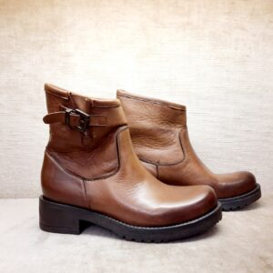 Low artisan leather-colored ankle boot with rubber sole