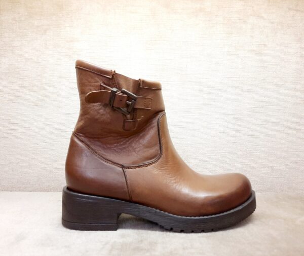 Low artisan leather-colored ankle boot with rubber sole